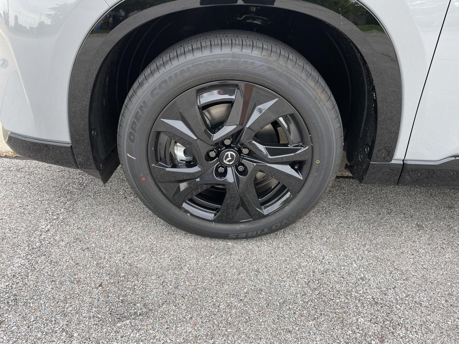 Vehicle photo 10