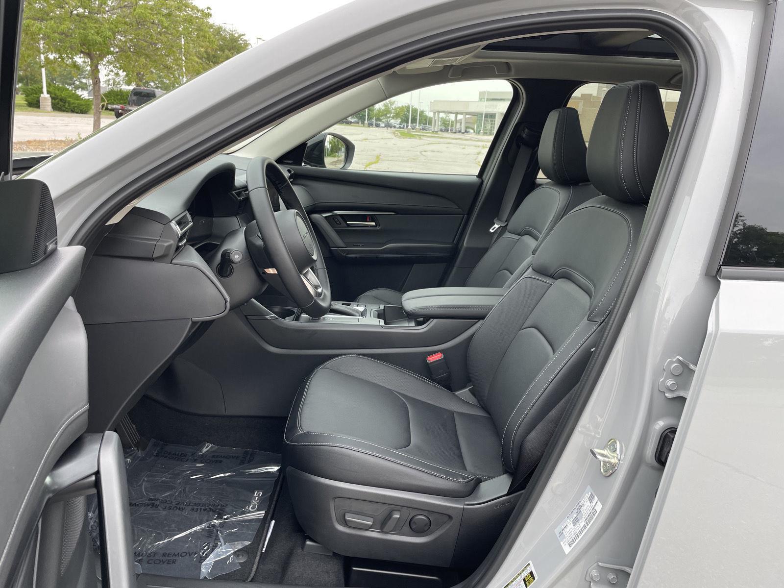Vehicle photo 16