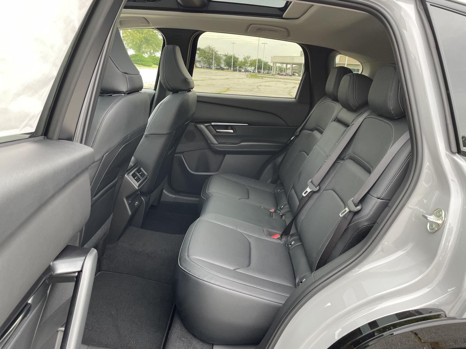 Vehicle photo 19