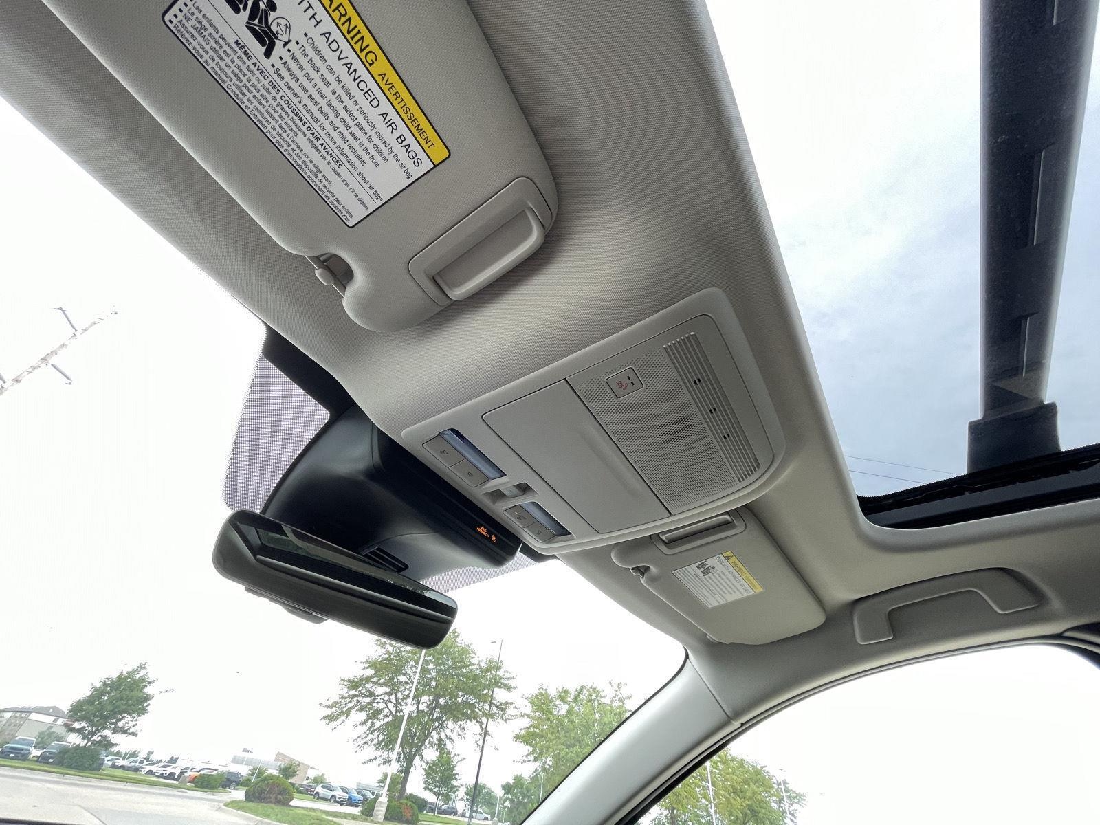 Vehicle photo 21