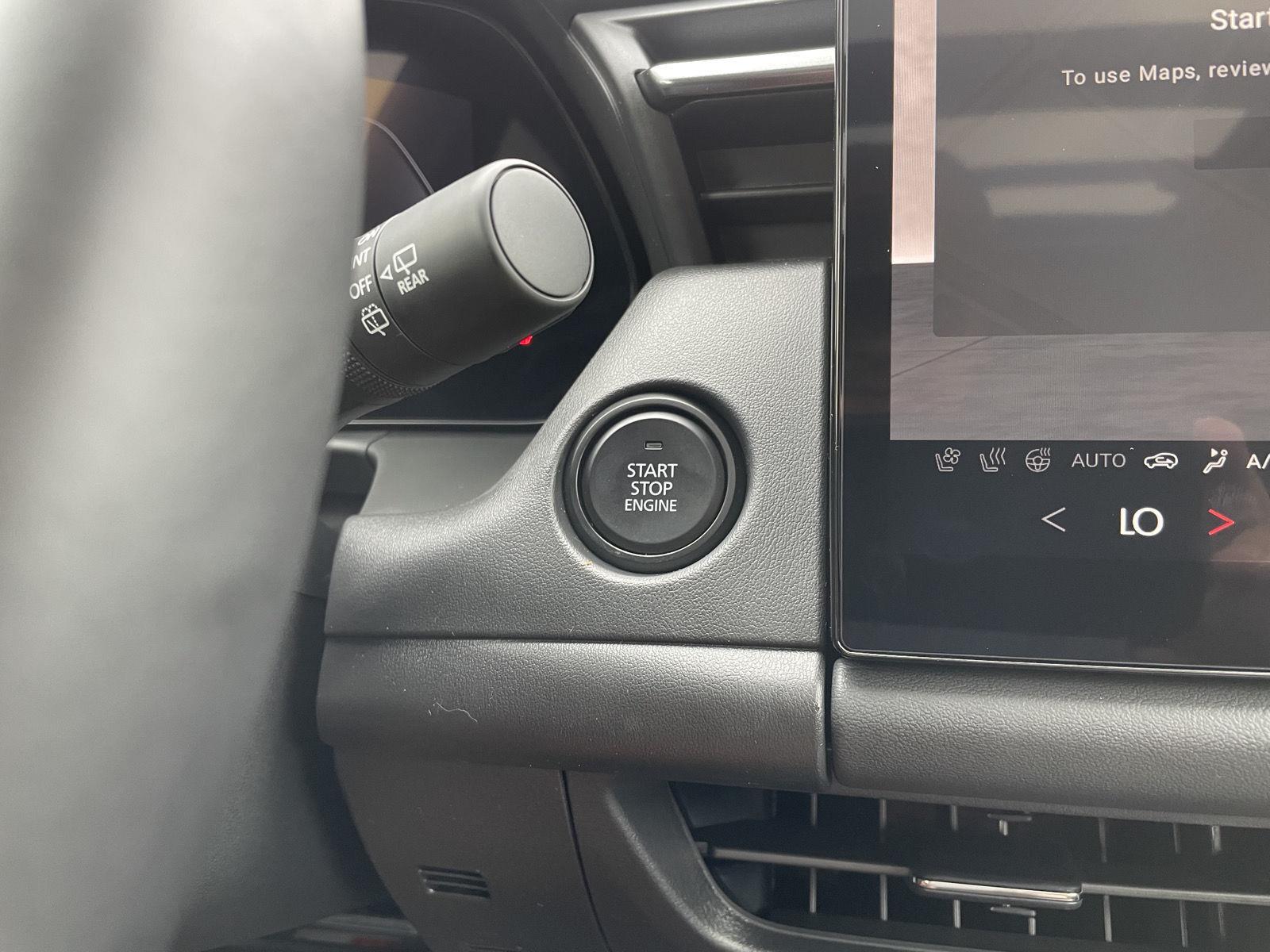 Vehicle photo 25