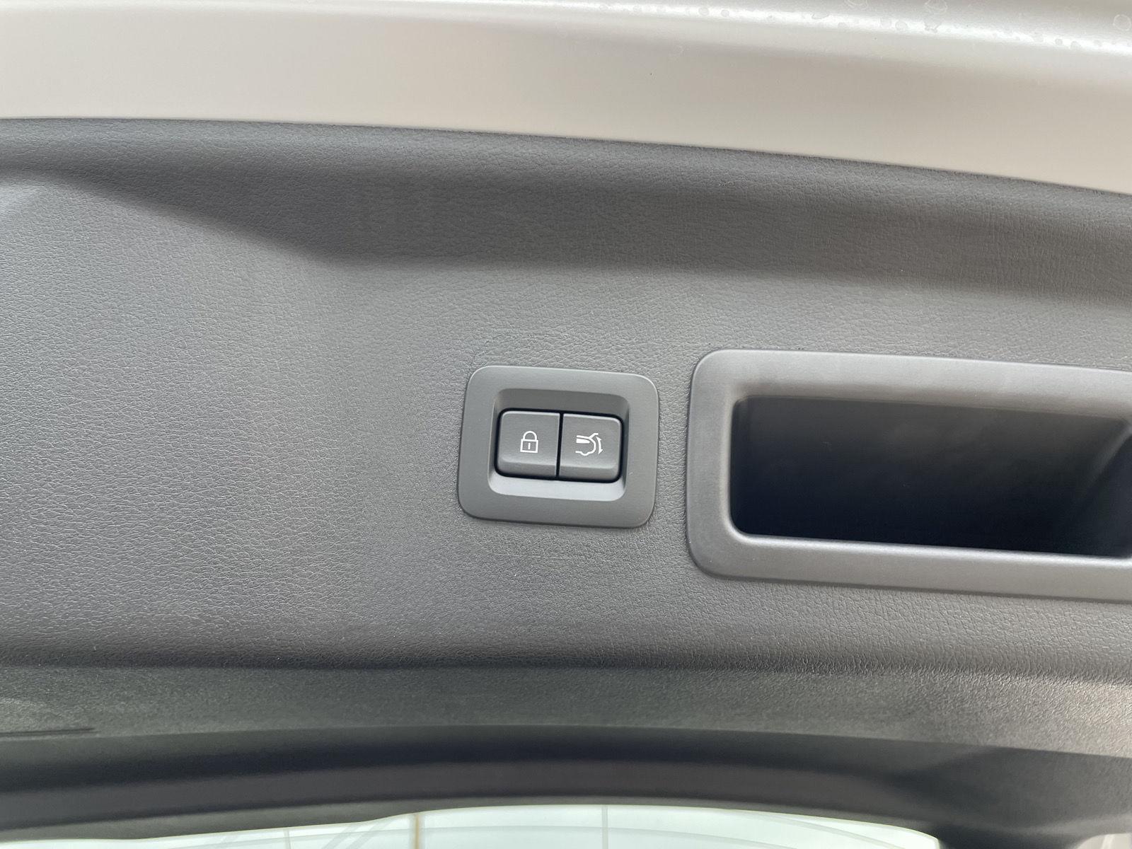 Vehicle photo 35