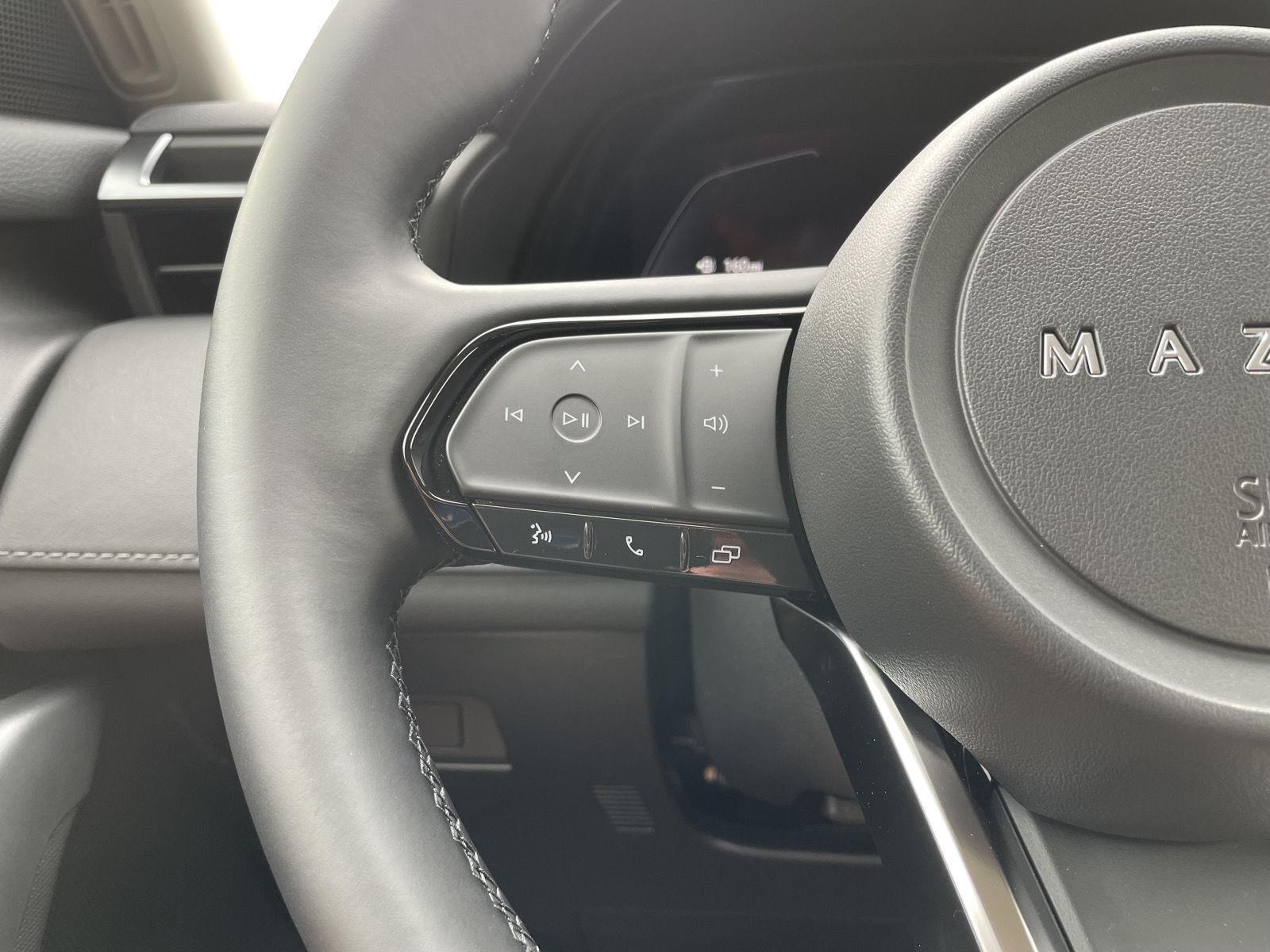 Vehicle photo 12