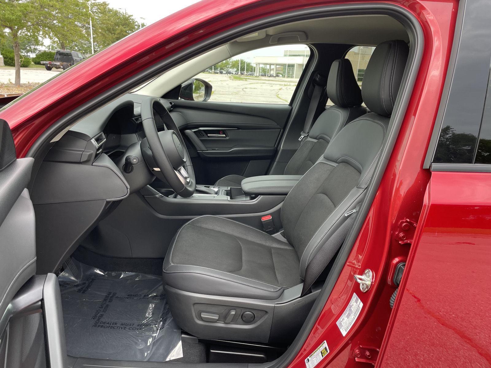 Vehicle photo 16