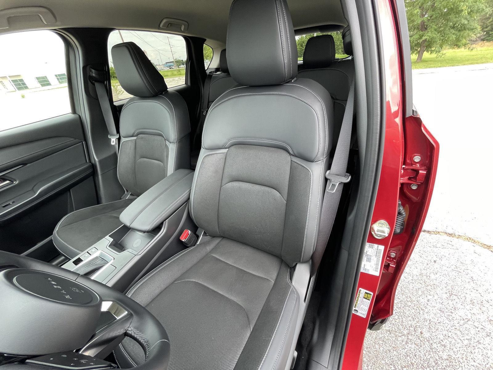 Vehicle photo 17