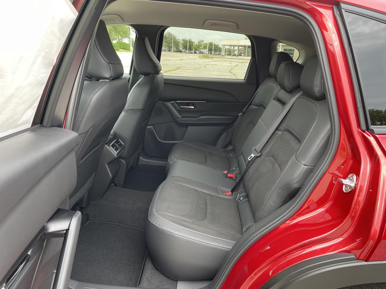 Vehicle photo 19