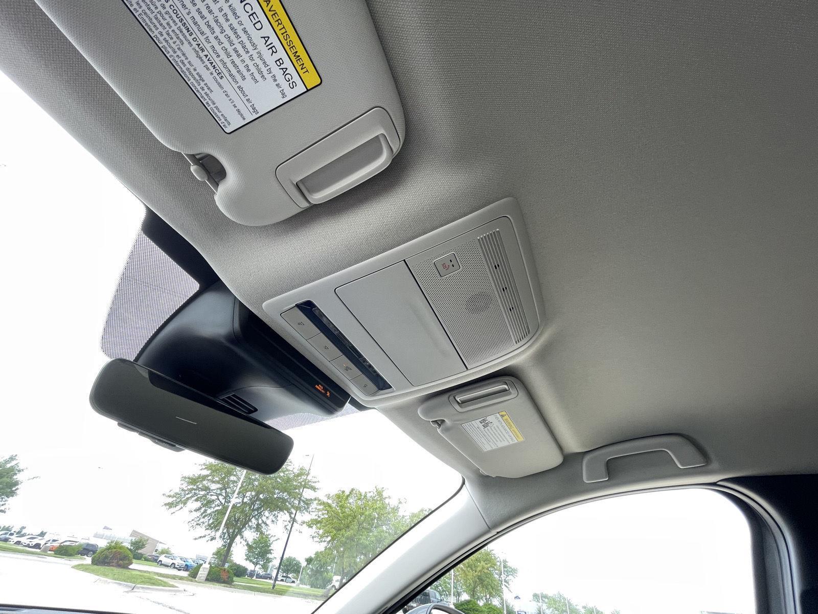 Vehicle photo 20