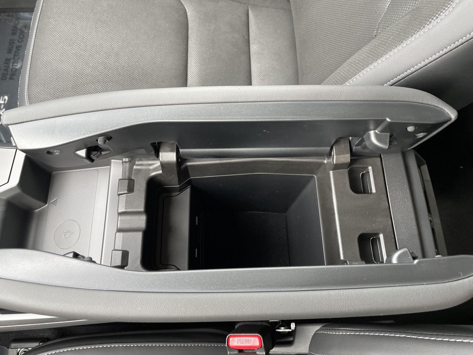 Vehicle photo 28