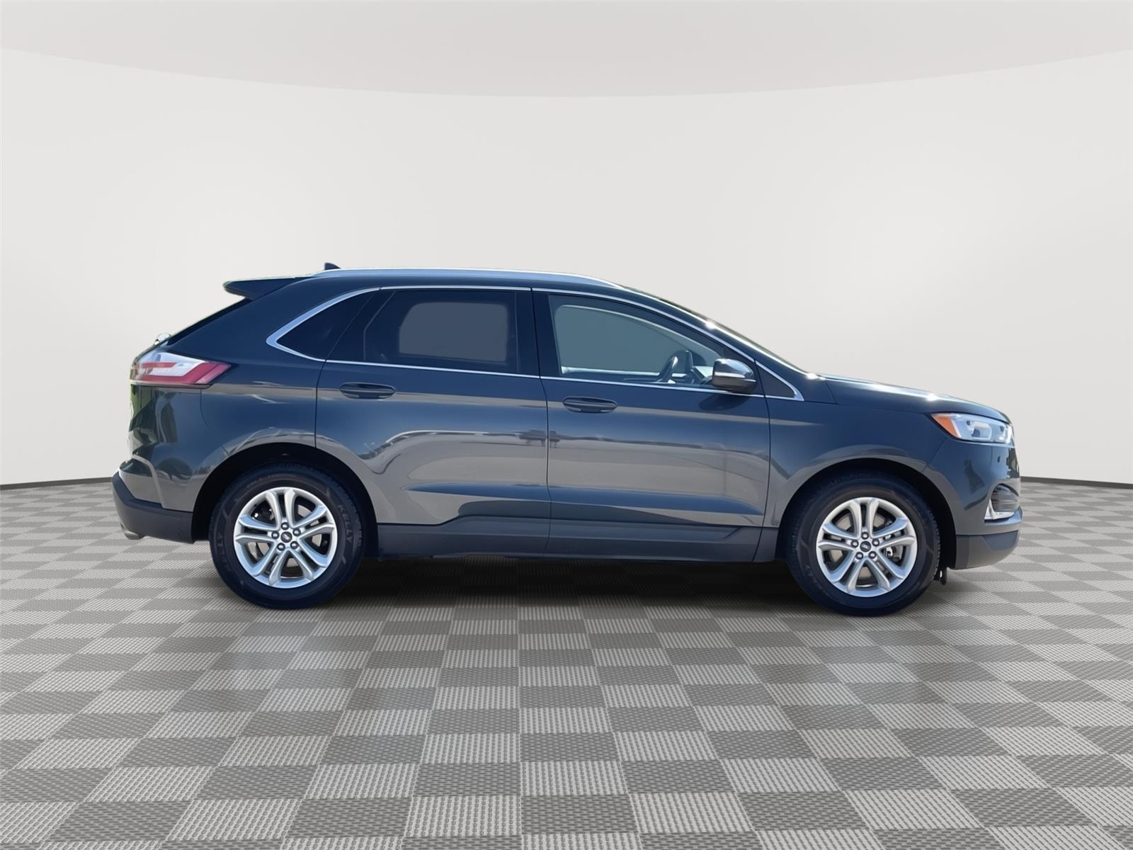 Vehicle photo 6