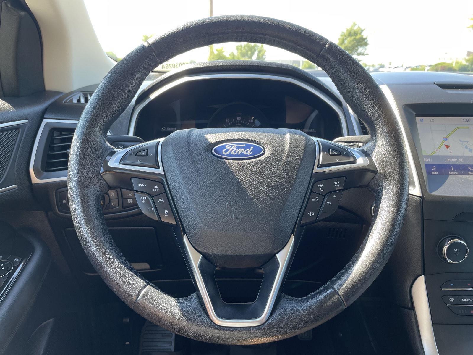 Vehicle photo 12