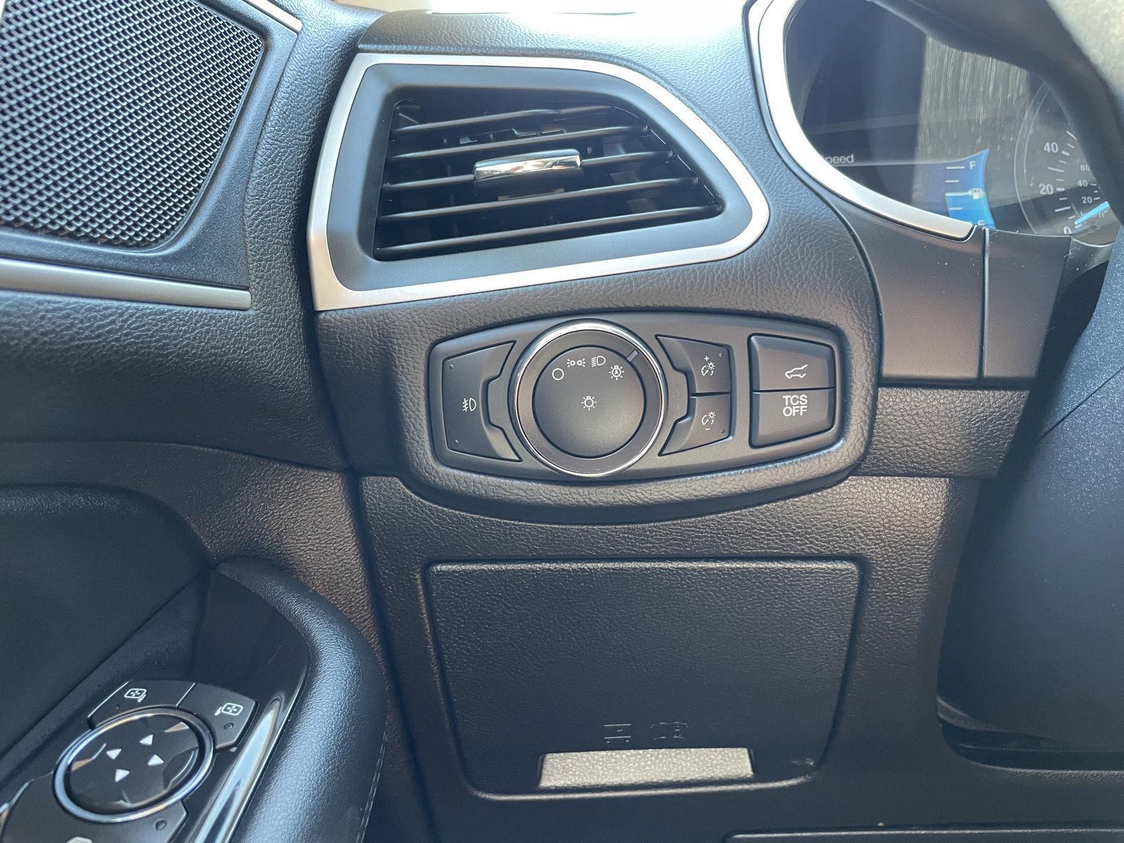 Vehicle photo 16