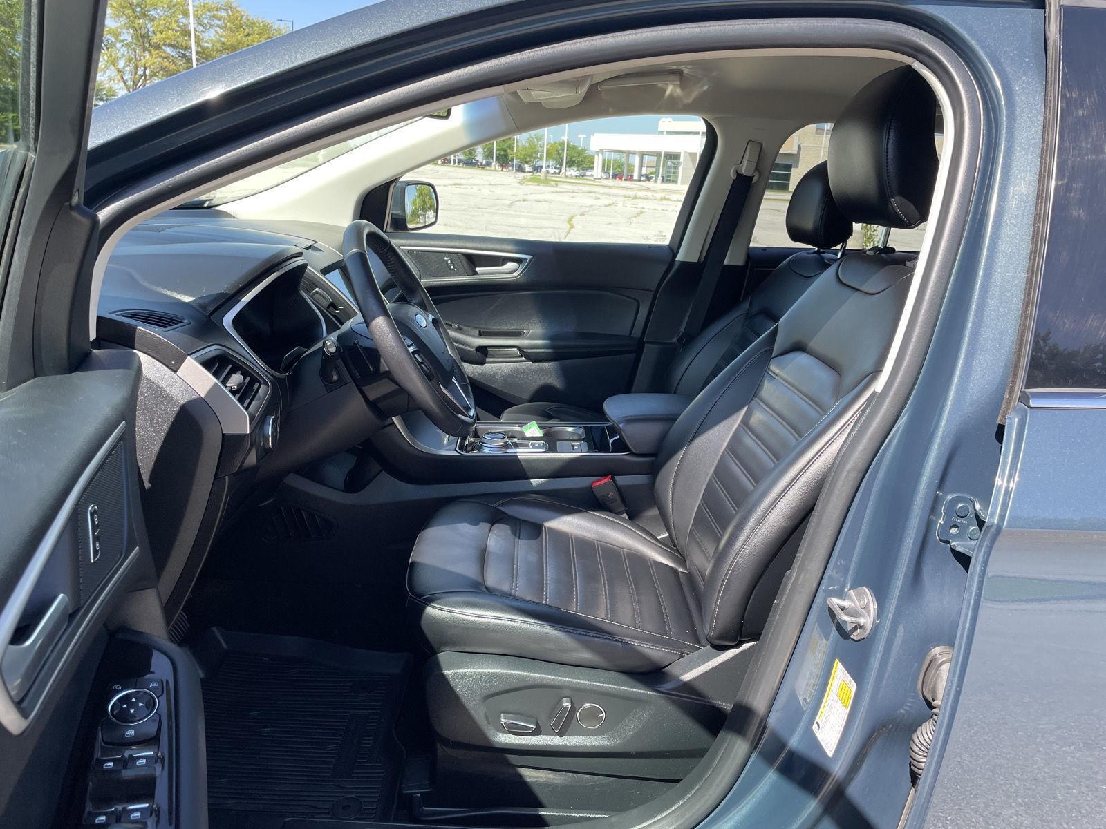 Vehicle photo 17