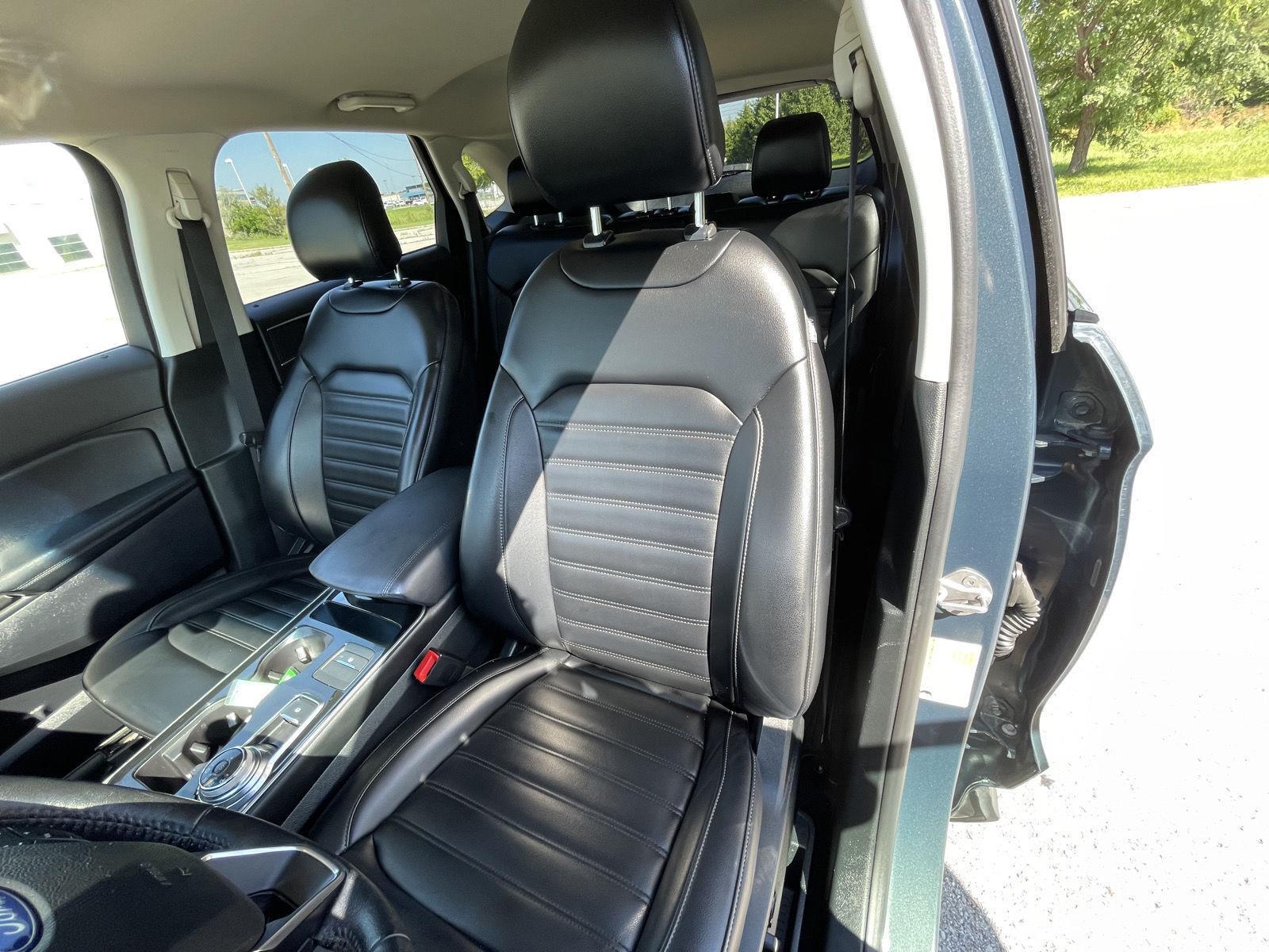 Vehicle photo 18