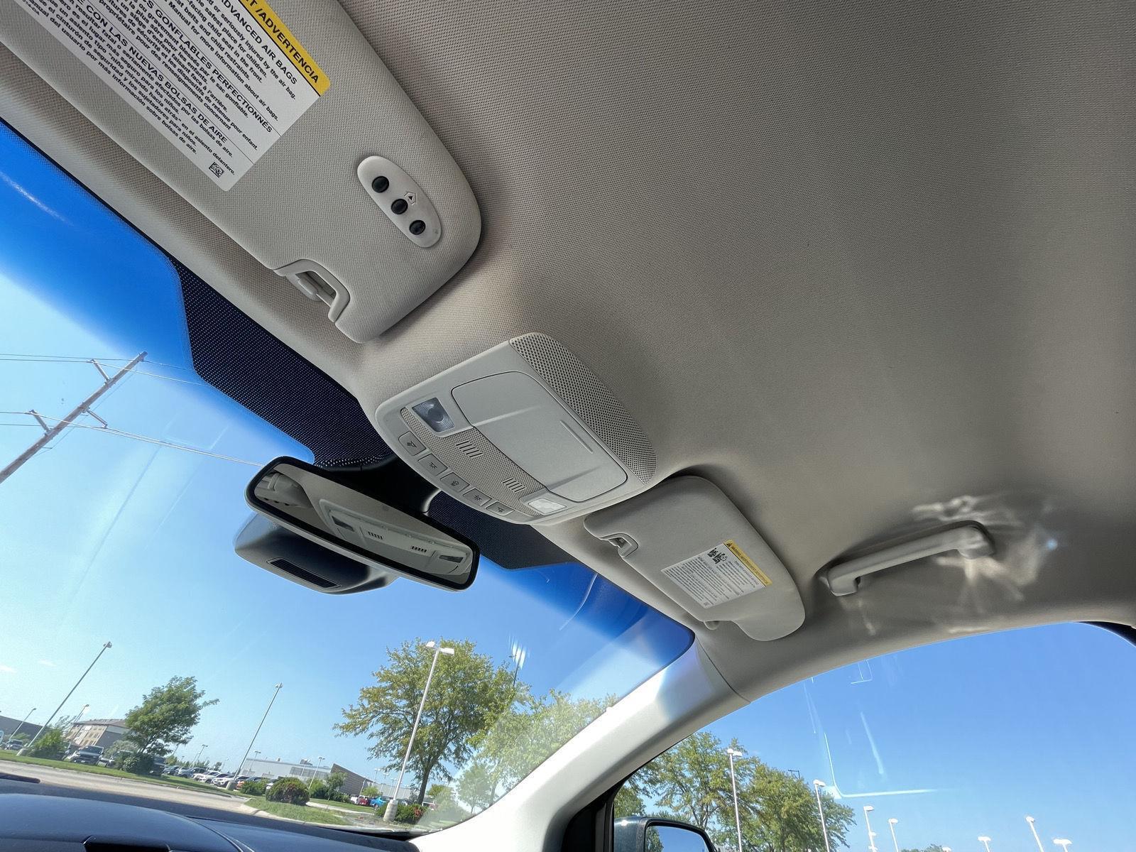 Vehicle photo 21