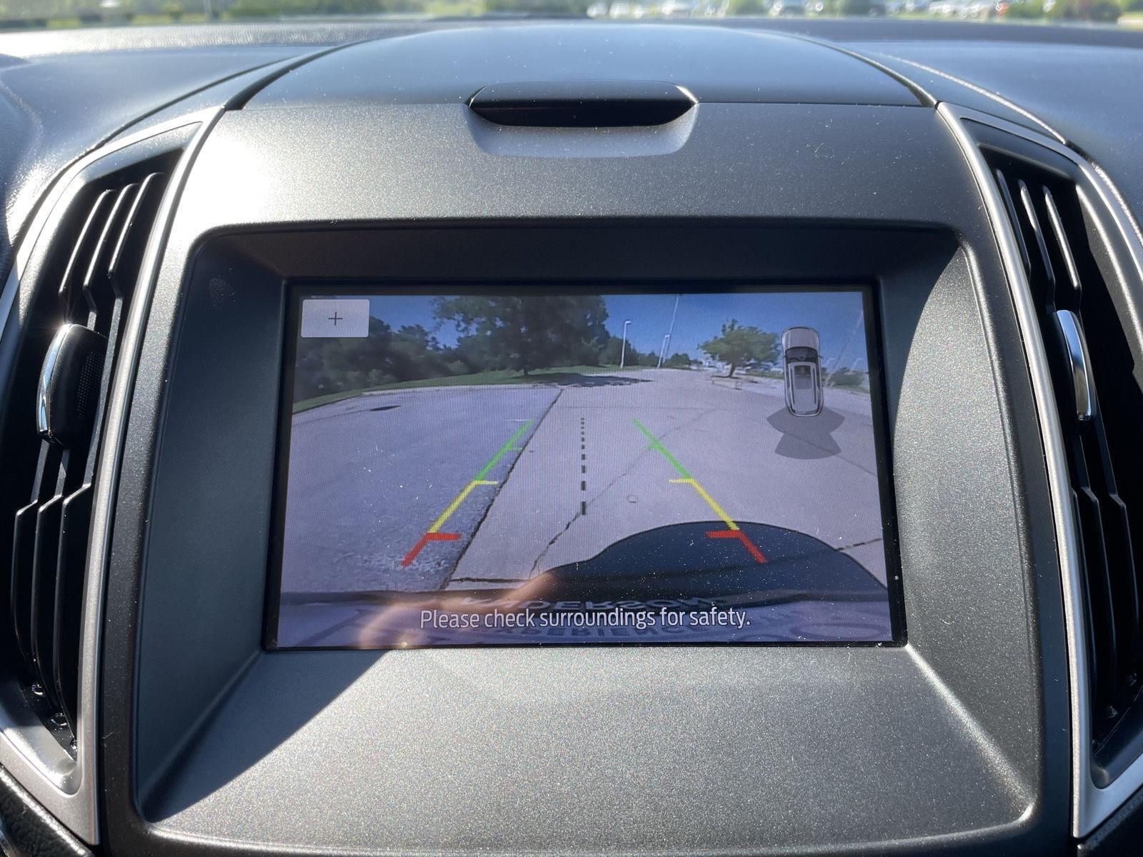 Vehicle photo 23