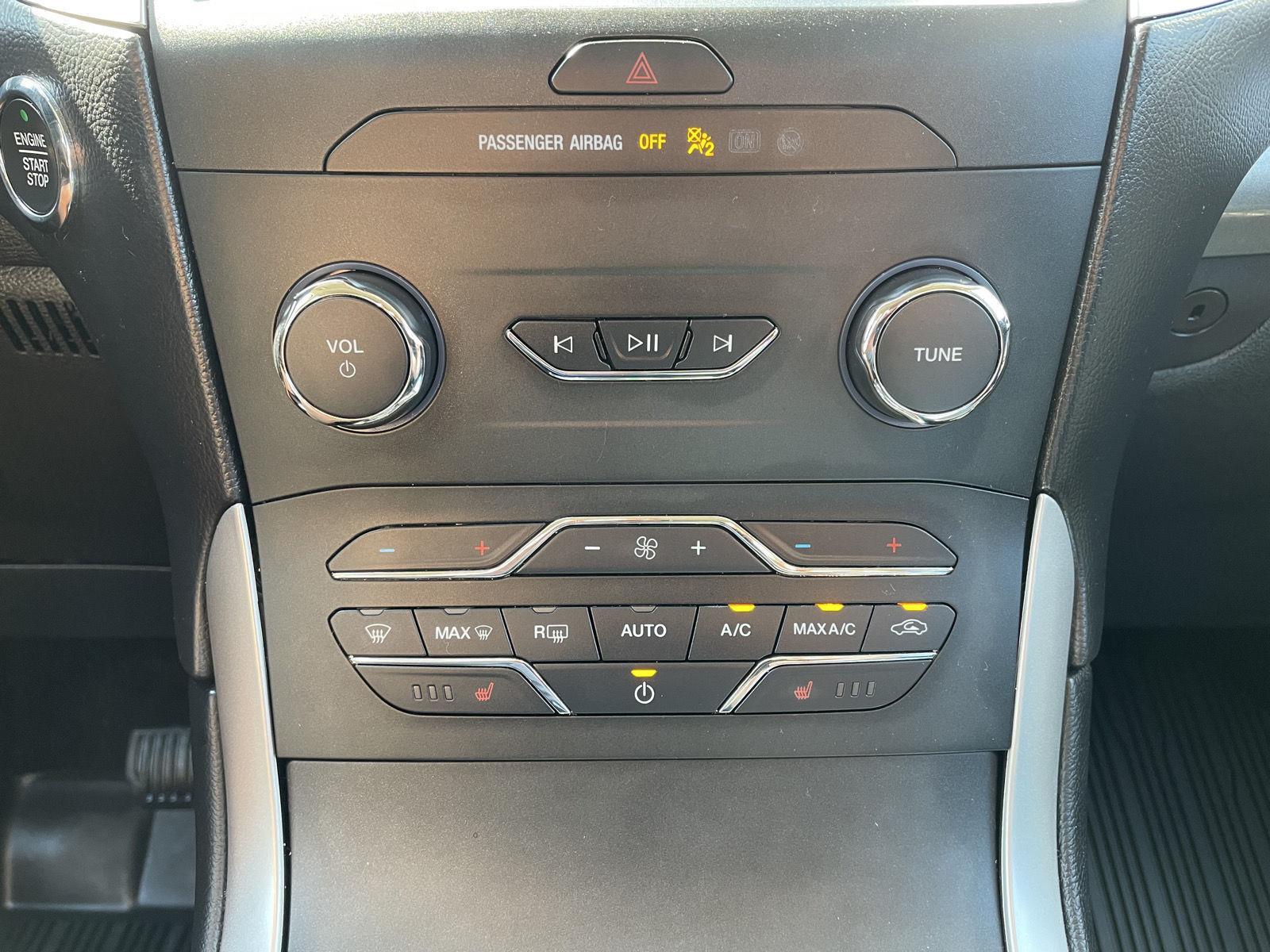 Vehicle photo 25