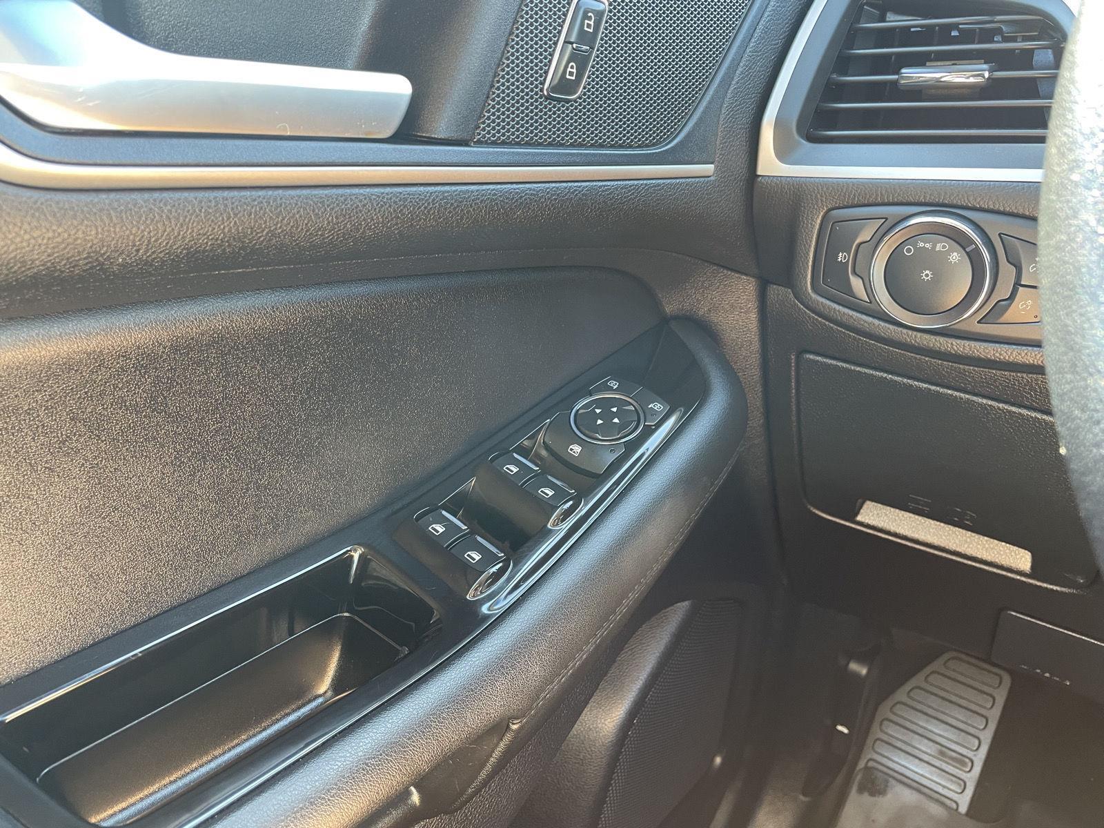 Vehicle photo 28