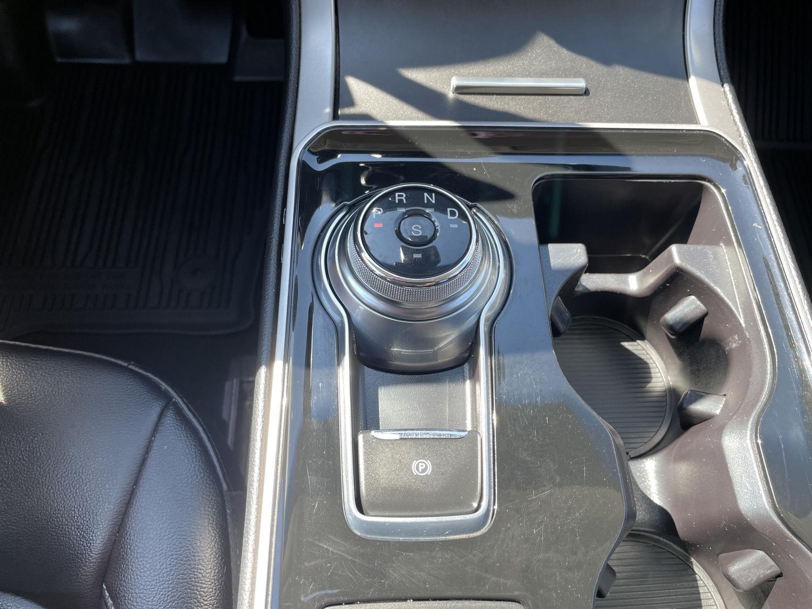Vehicle photo 29