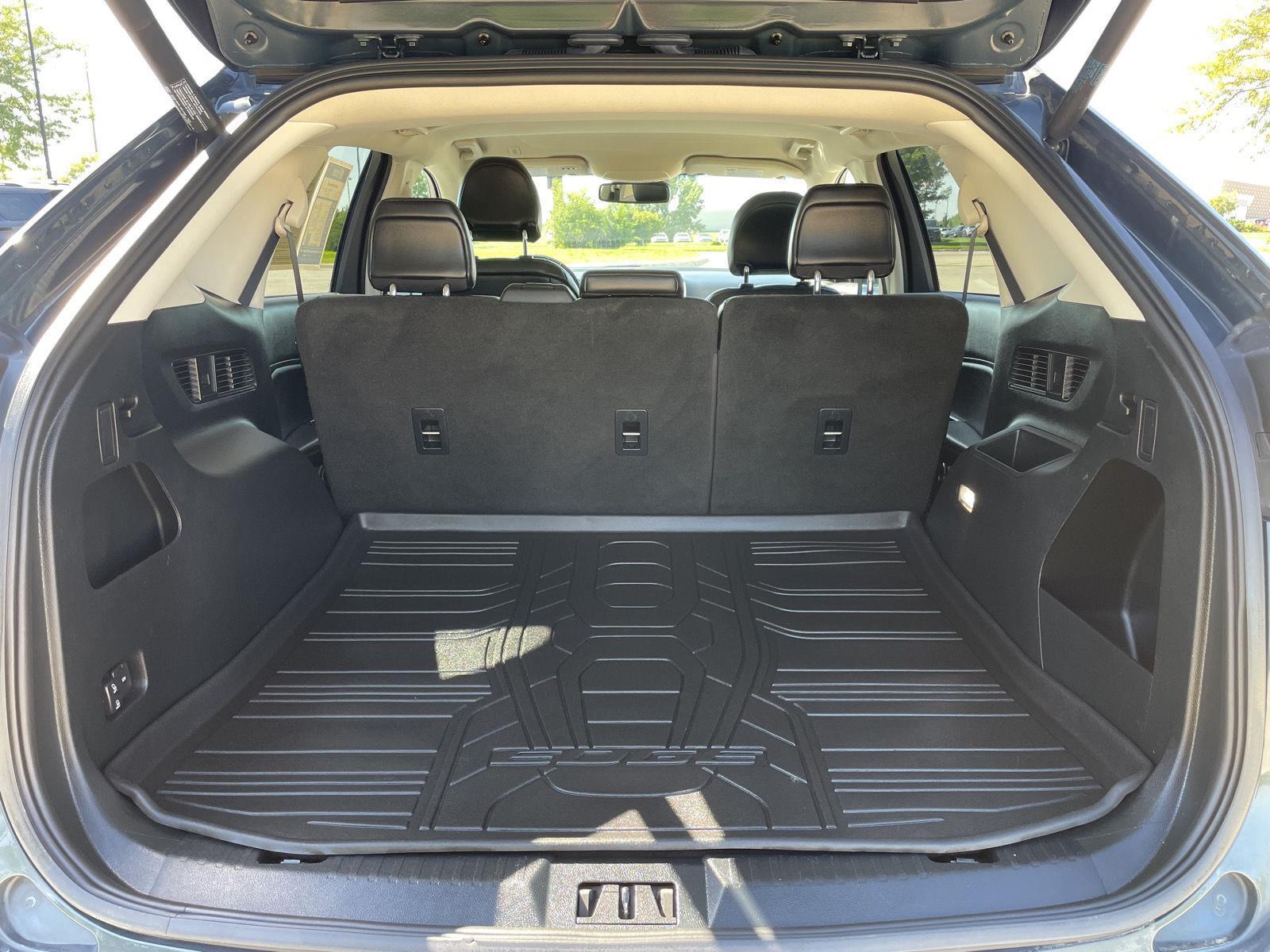 Vehicle photo 34
