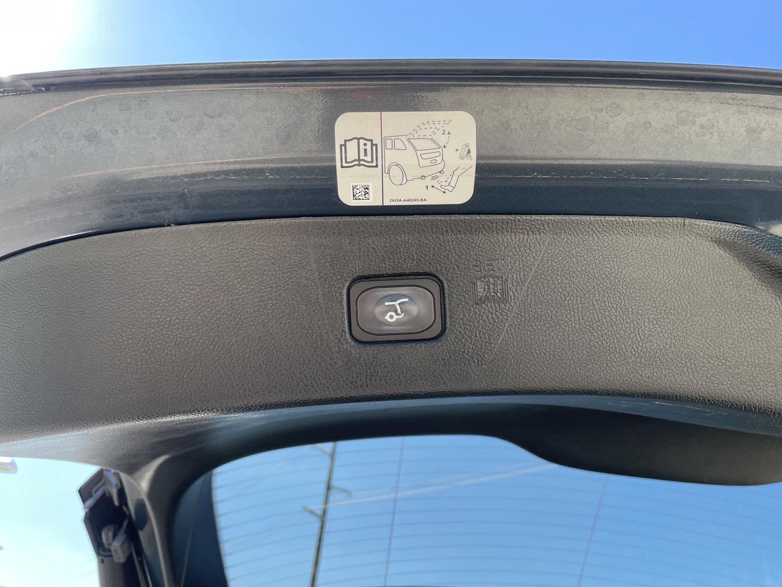 Vehicle photo 35