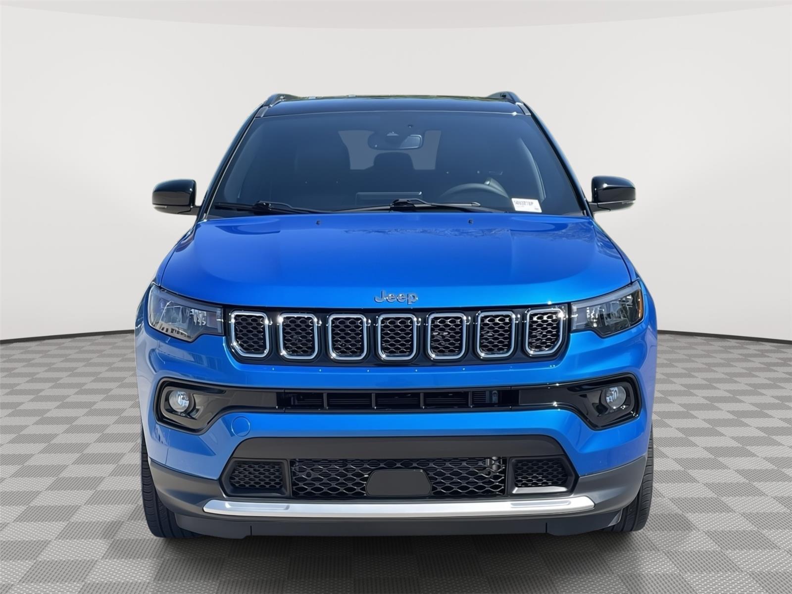 Vehicle photo 4