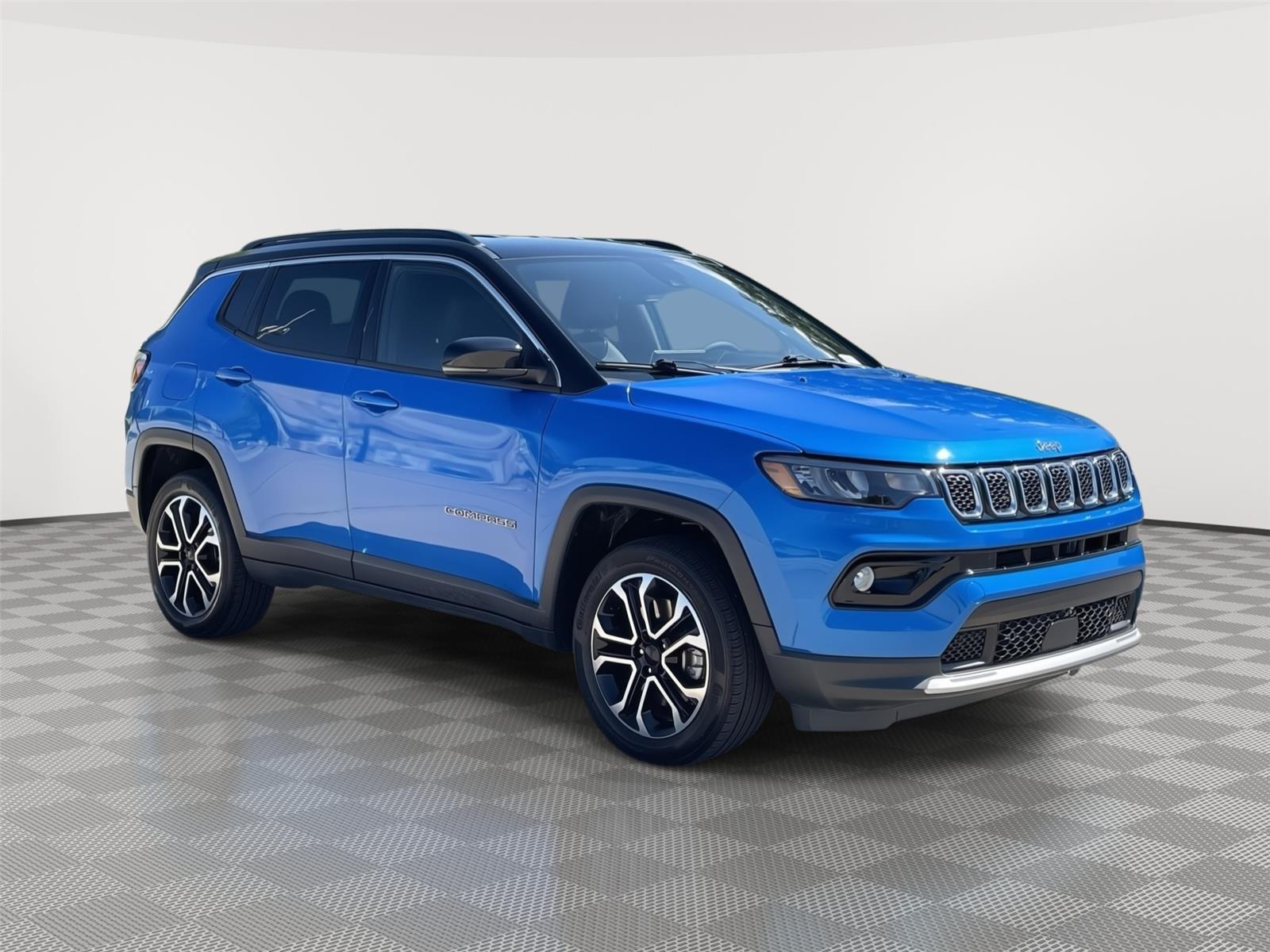 Vehicle photo 5