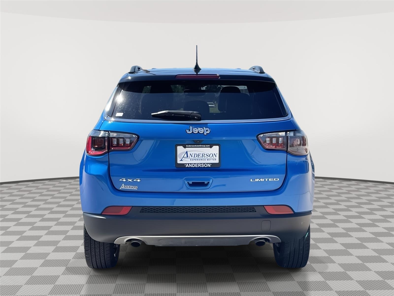 Vehicle photo 8
