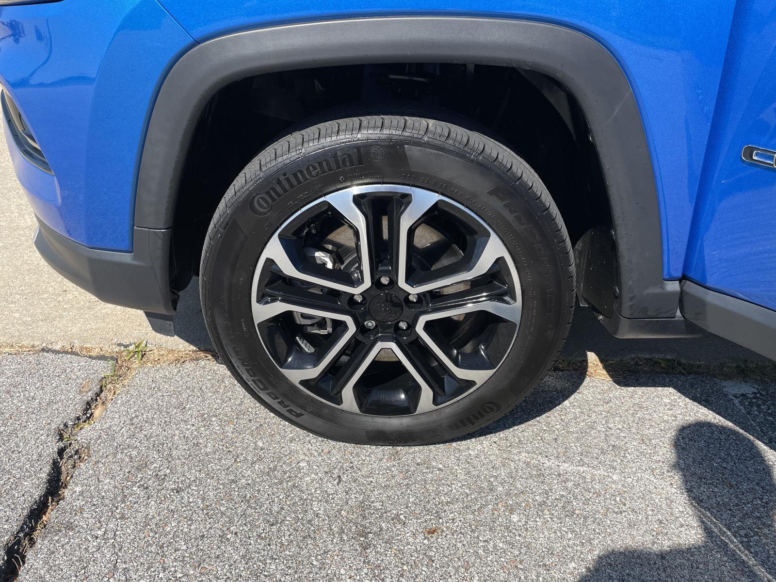Vehicle photo 10