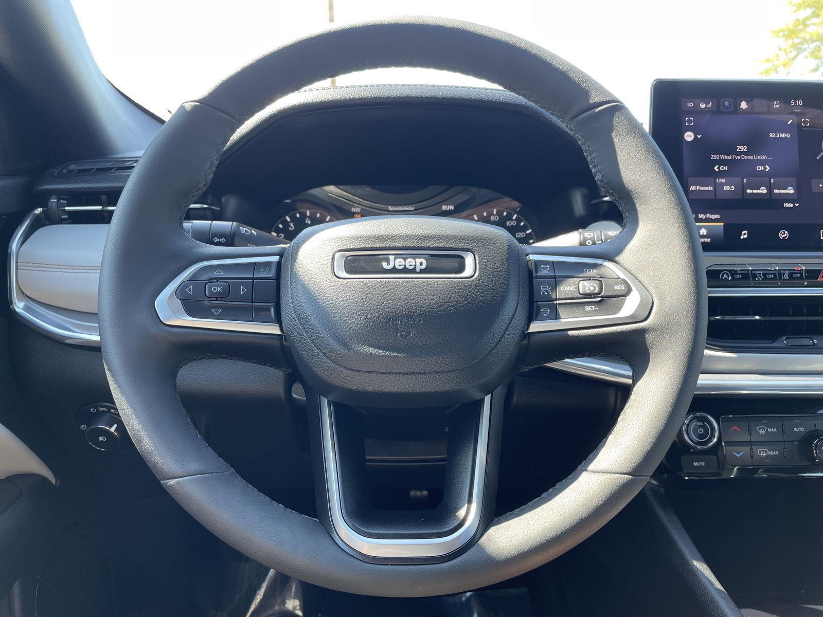 Vehicle photo 12