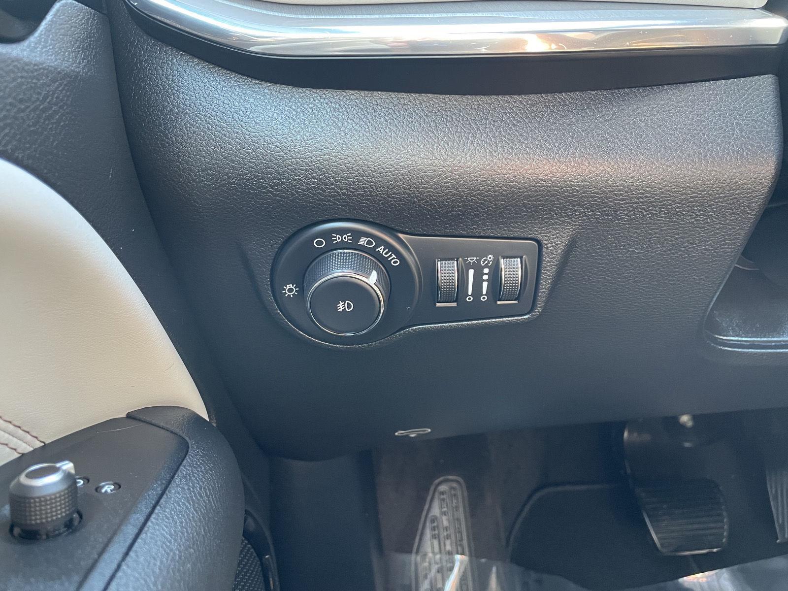 Vehicle photo 16