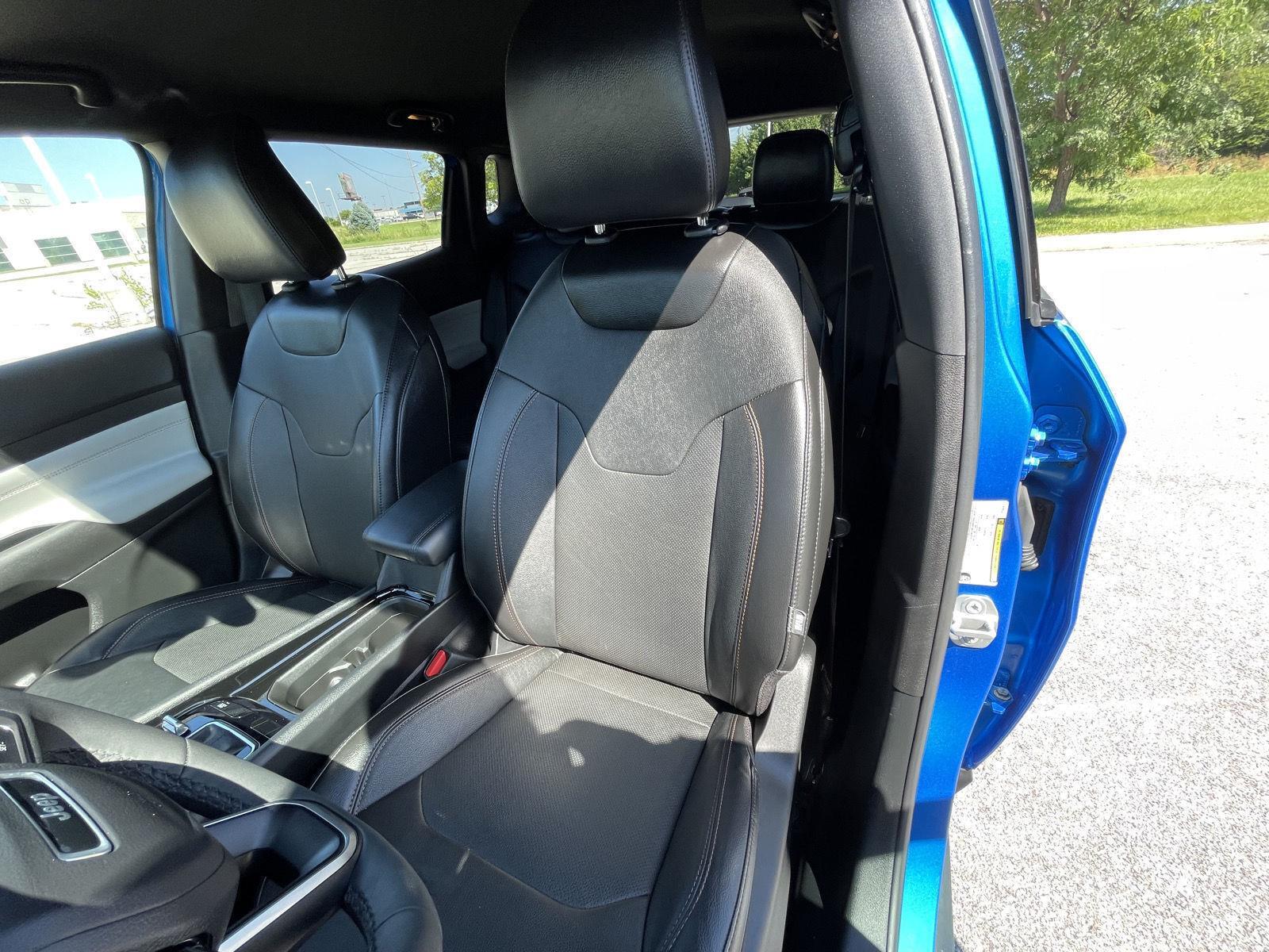 Vehicle photo 18