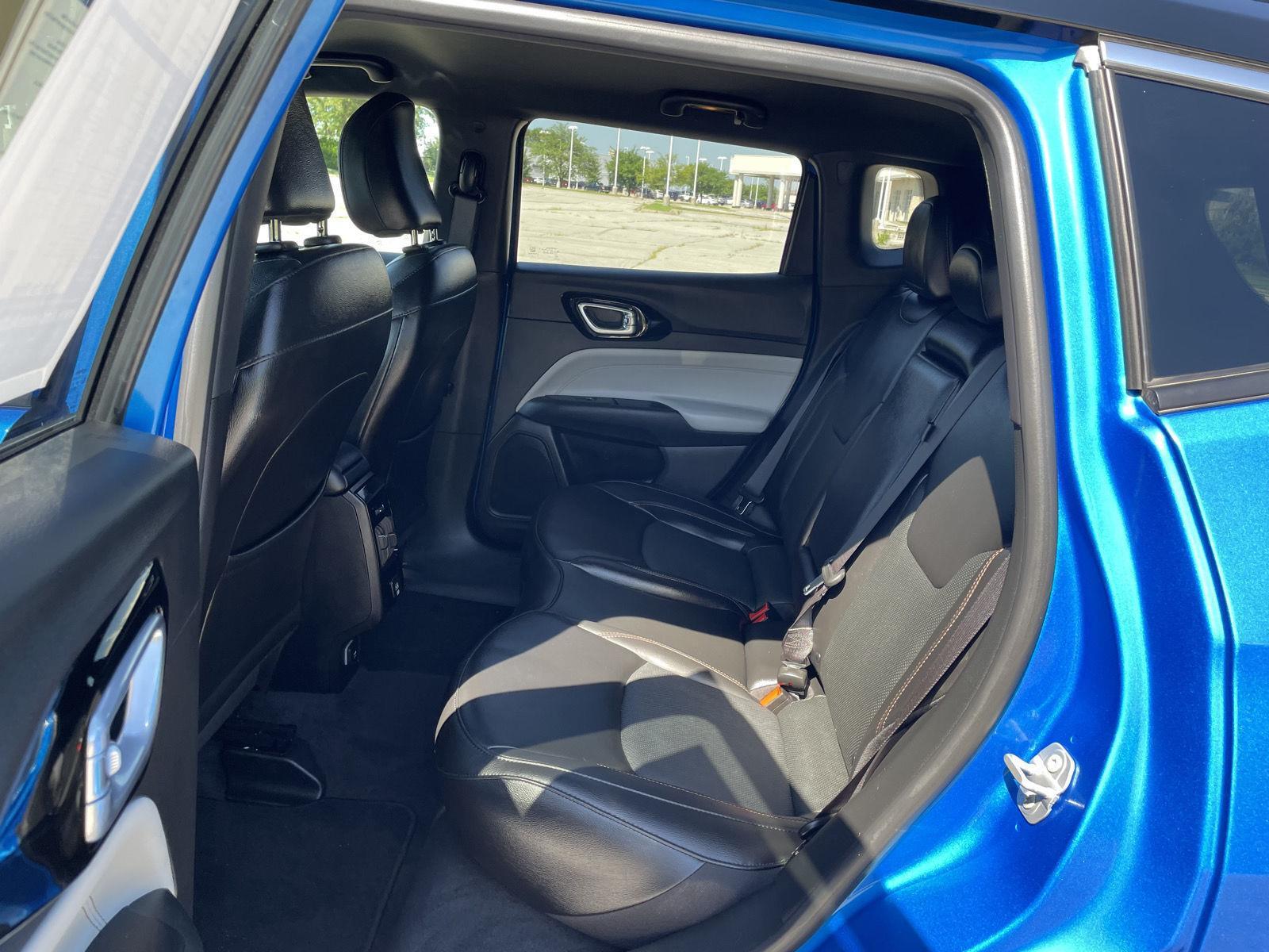 Vehicle photo 20