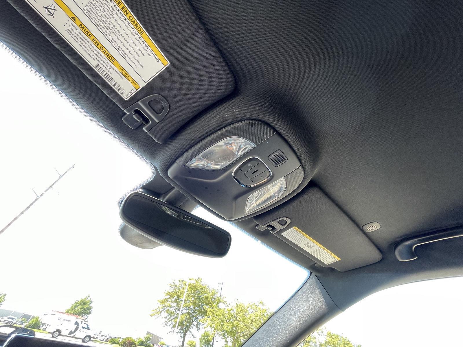 Vehicle photo 21