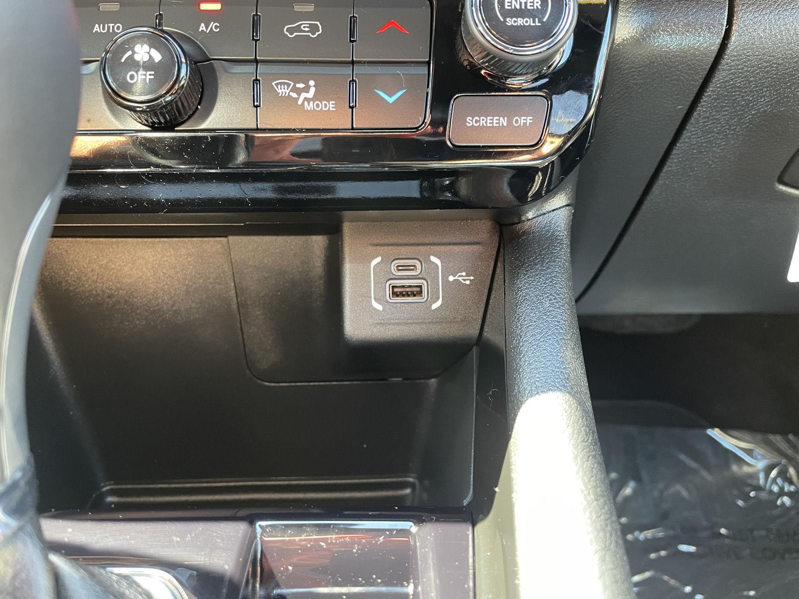 Vehicle photo 27
