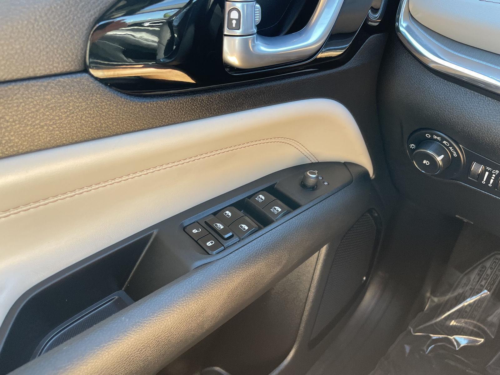 Vehicle photo 28