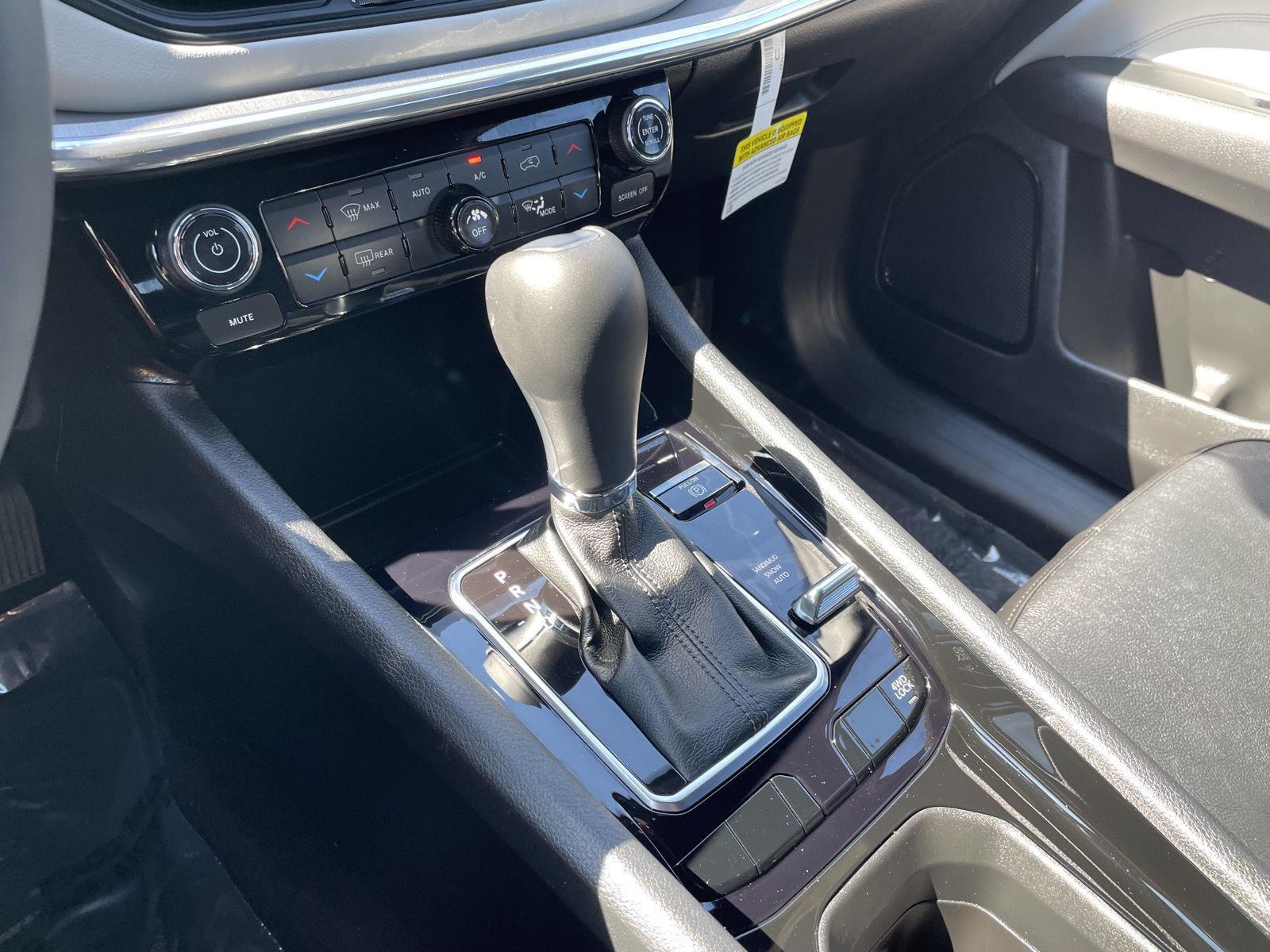 Vehicle photo 29