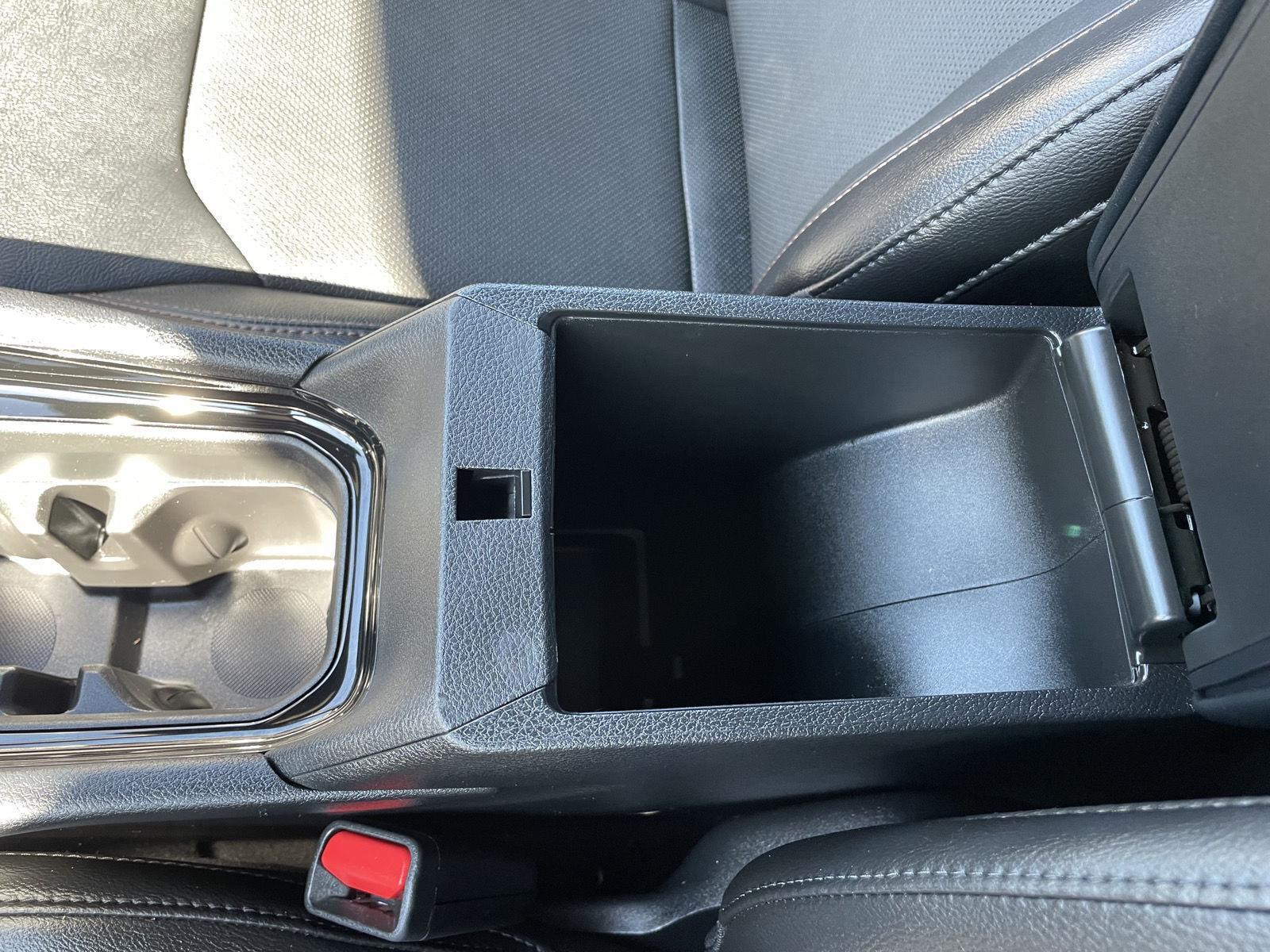 Vehicle photo 30