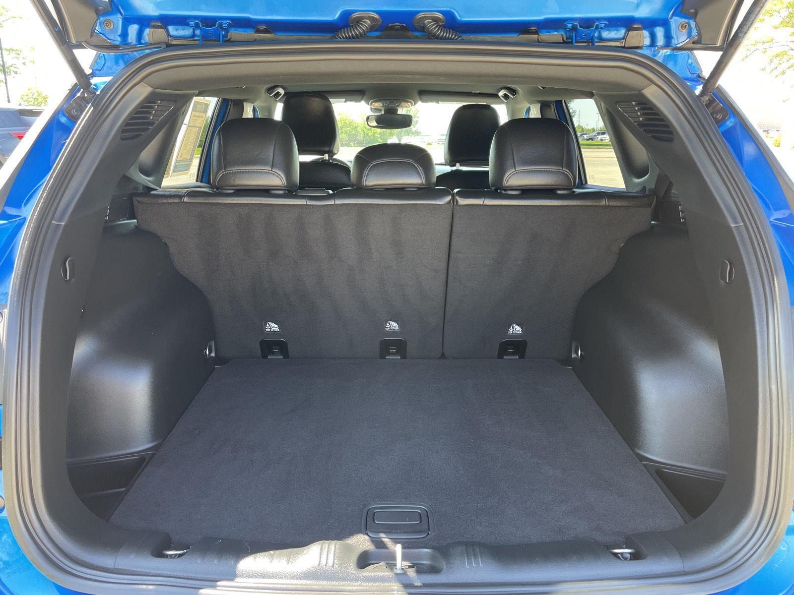 Vehicle photo 34