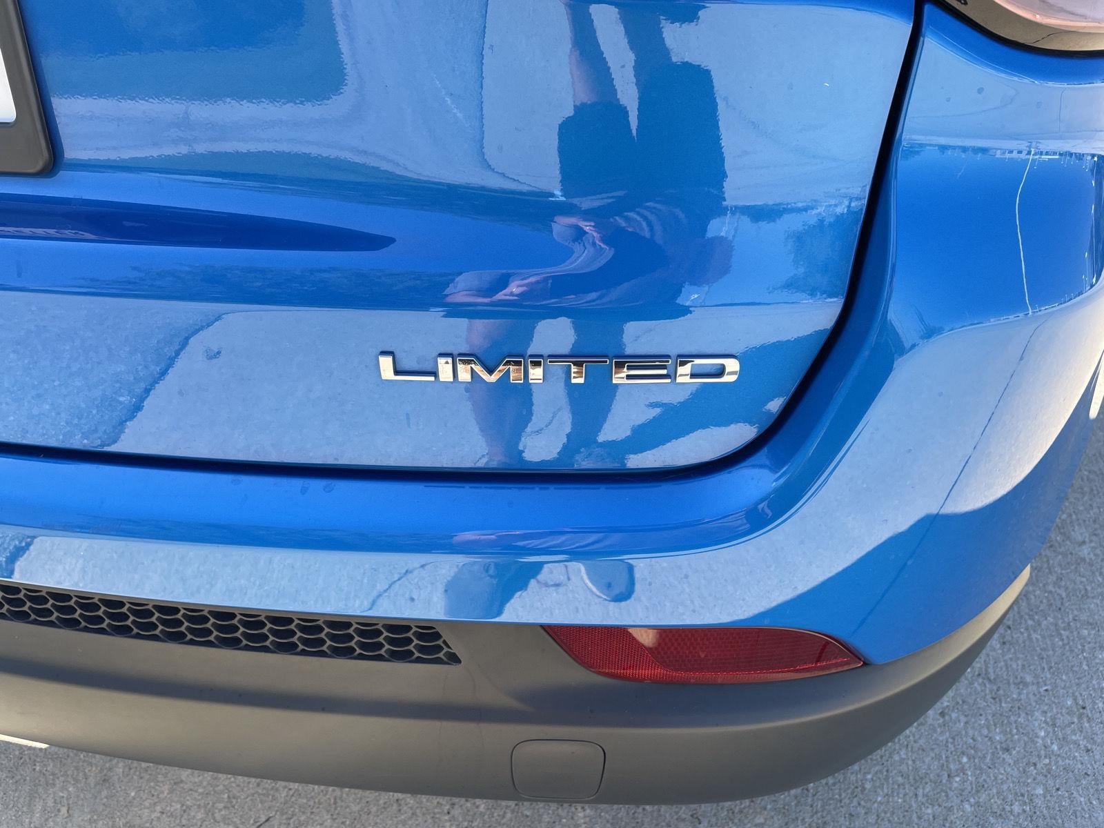 Vehicle photo 36