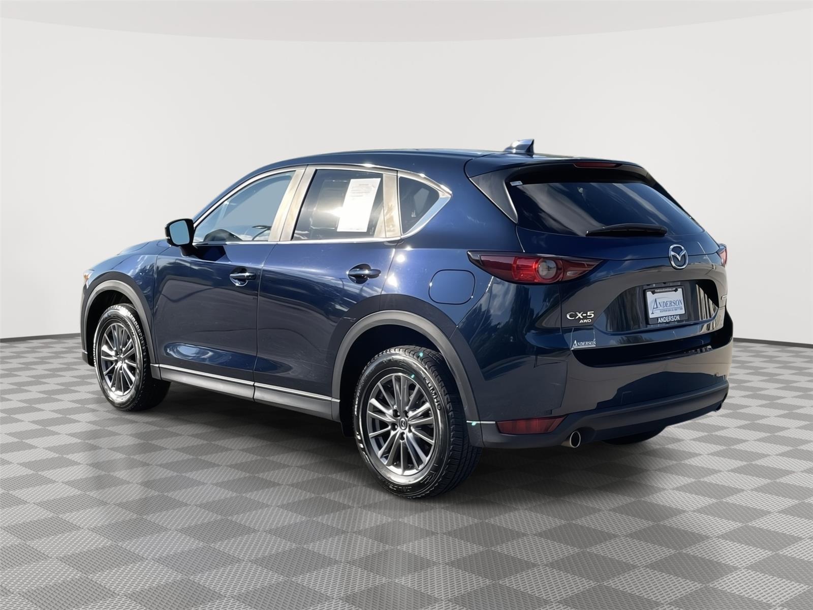 Vehicle photo 9