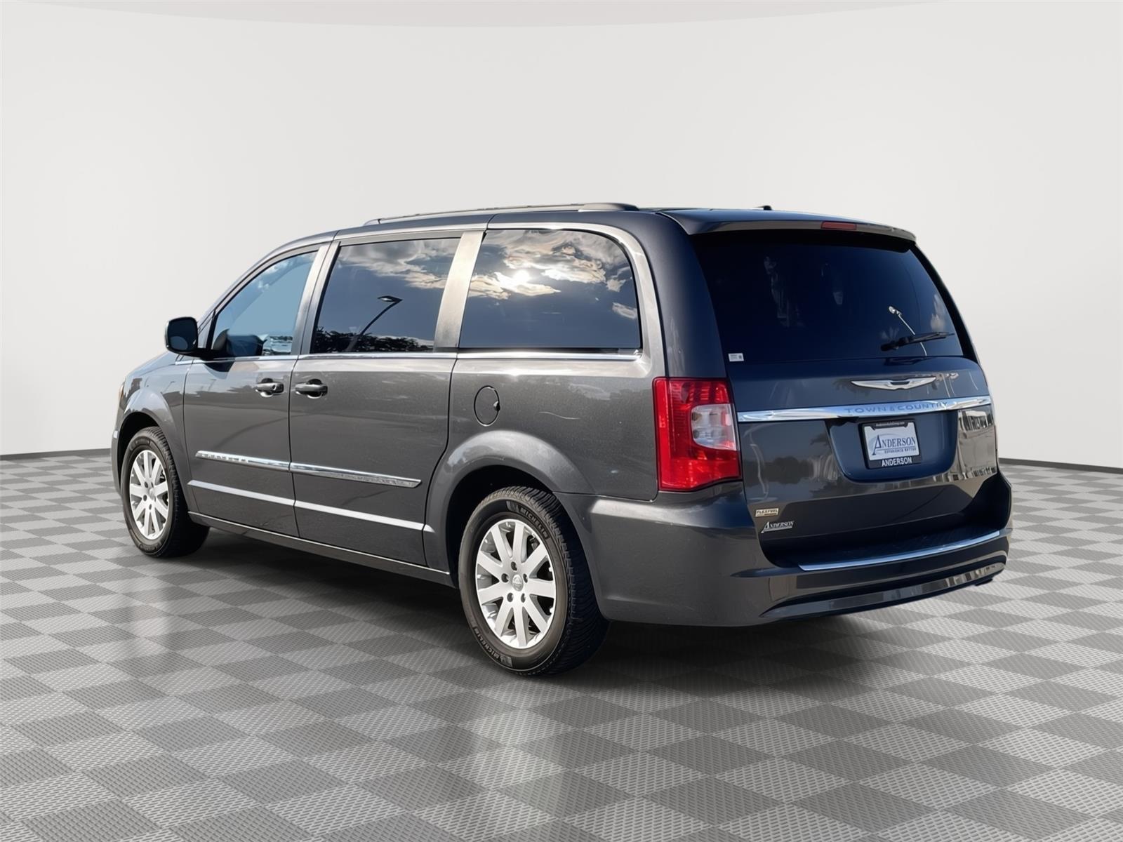 Vehicle photo 8