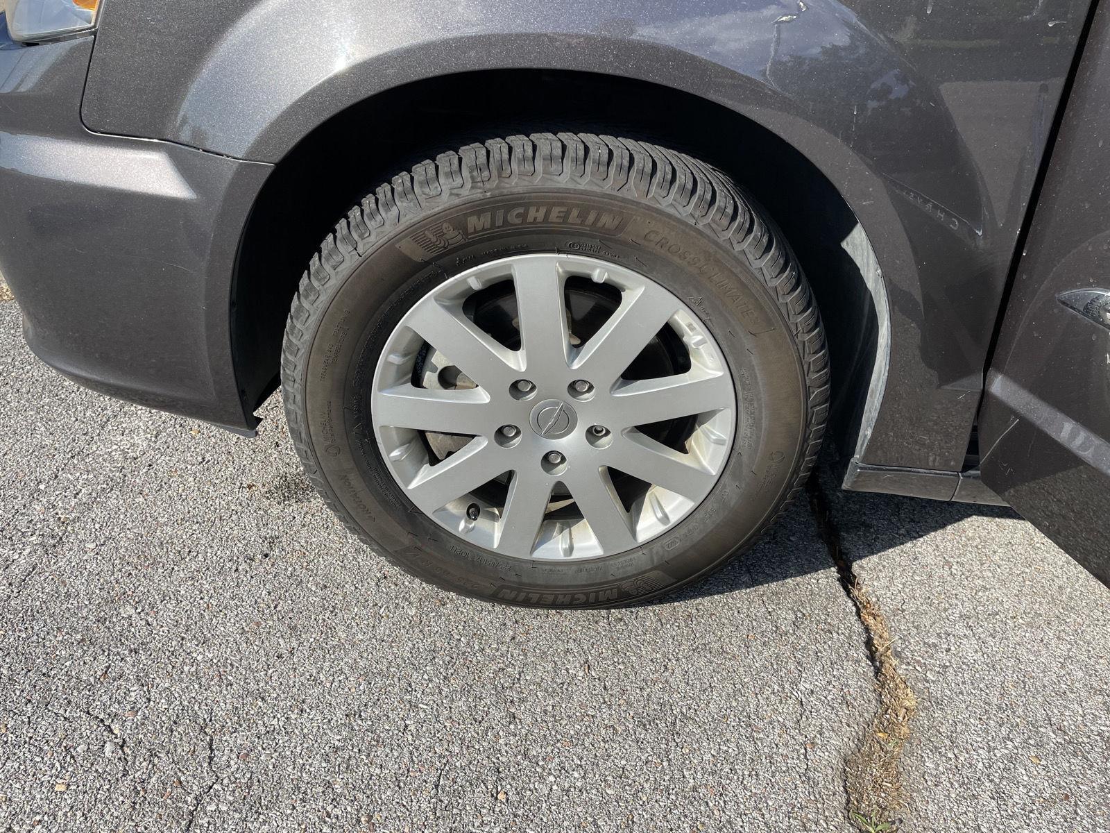 Vehicle photo 9