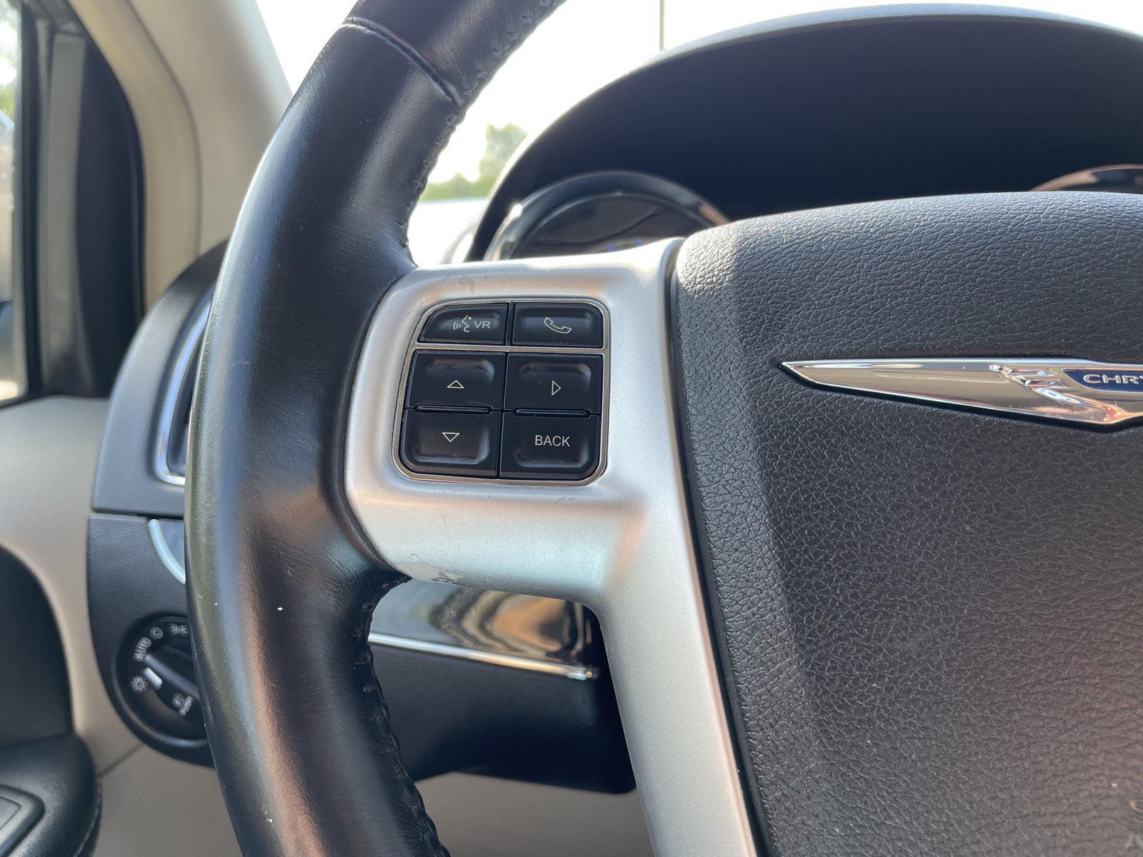 Vehicle photo 12