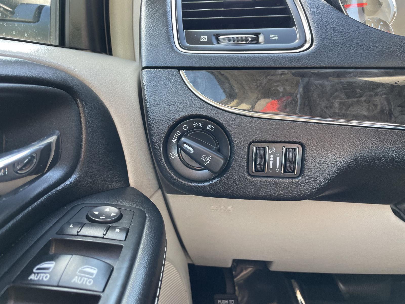 Vehicle photo 14