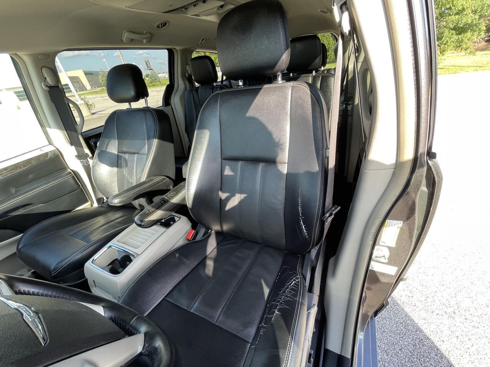 Vehicle photo 16