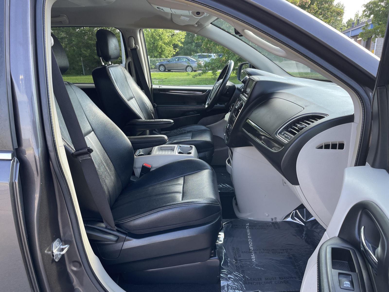 Vehicle photo 17