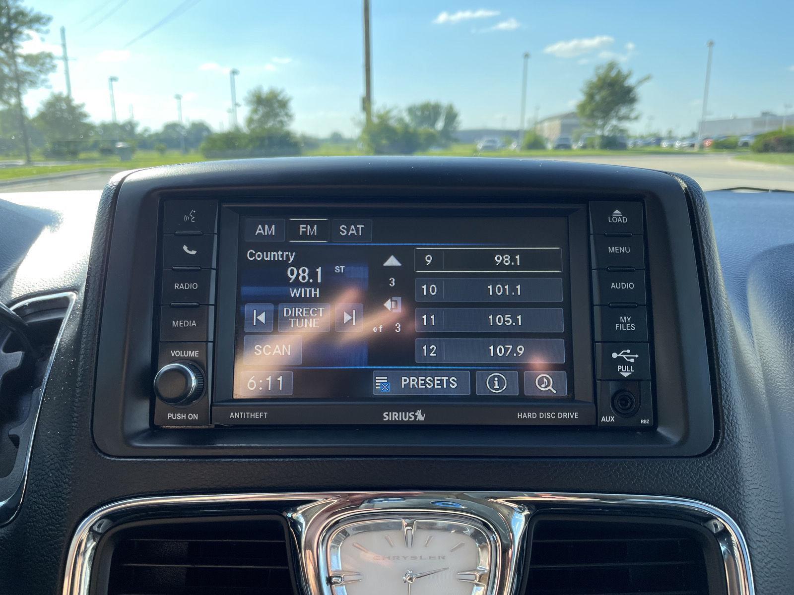Vehicle photo 24