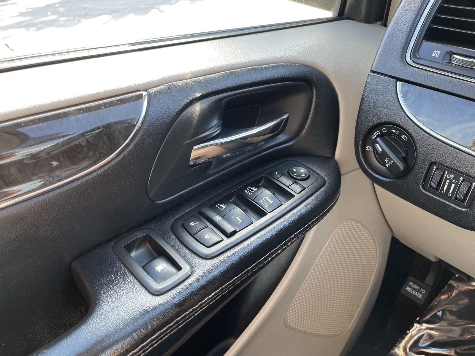 Vehicle photo 26