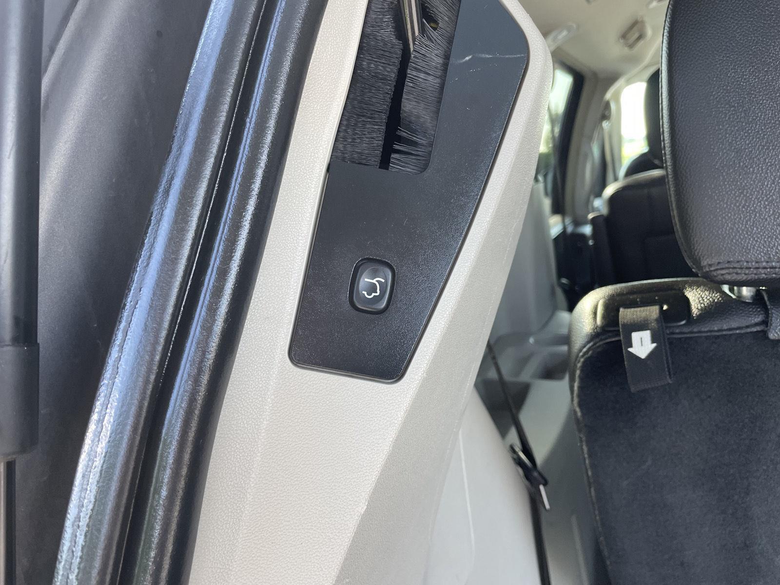 Vehicle photo 32