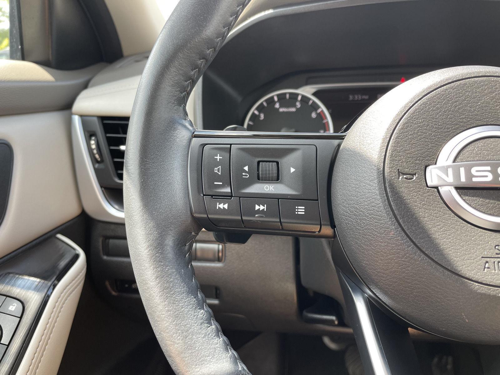 Vehicle photo 13